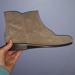 NWOT Aerosole womens ankle booties